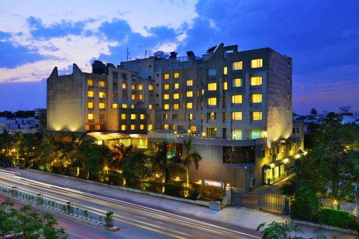 8. Gateway Hotel at Akota Gardens 